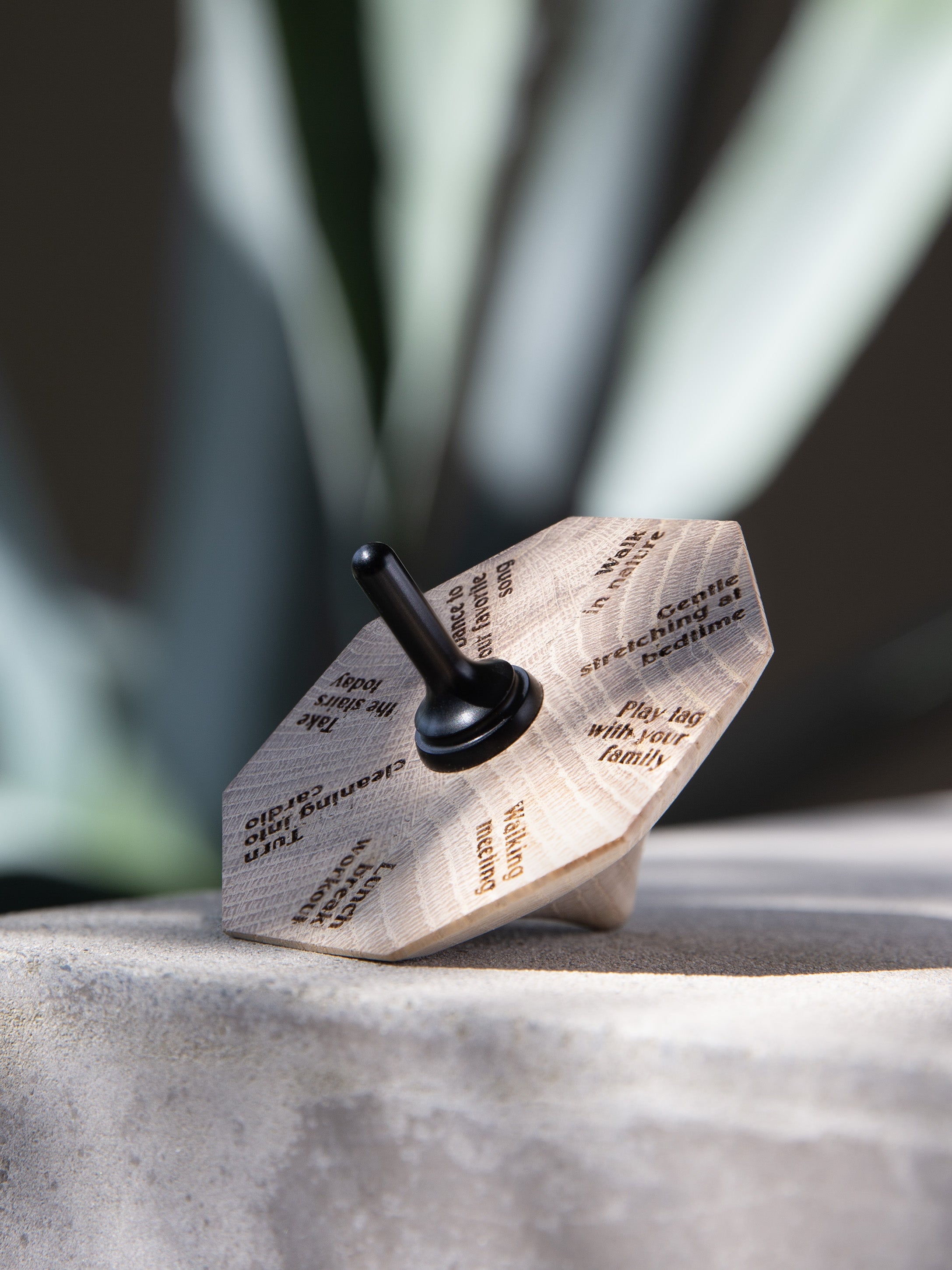 ChiCura Living, Art & Frames Spinning Top - The Movement Activator Living / The Mindful Heart Oak / Black