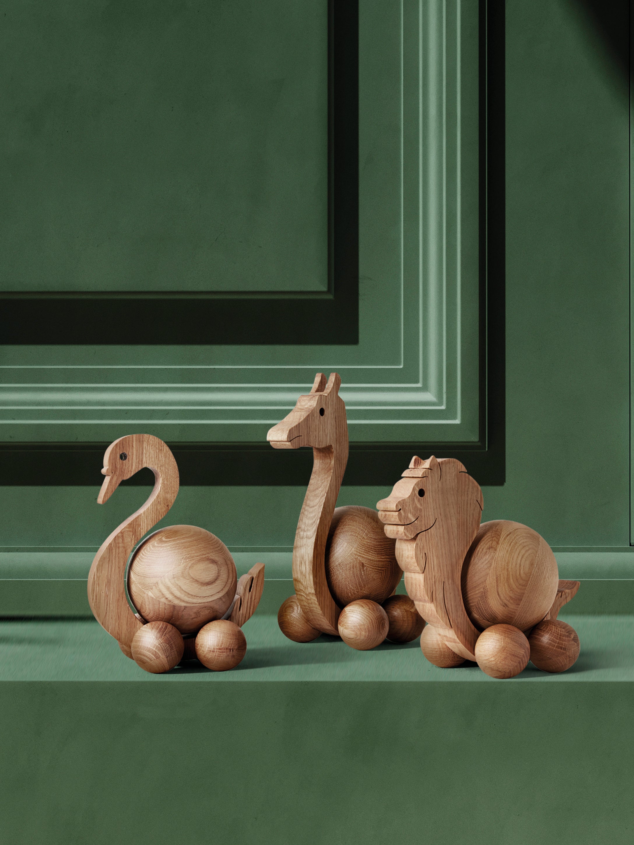 ChiCura Living, Art & Frames Spinning Swan - Medium Living / Wooden Figures Oak