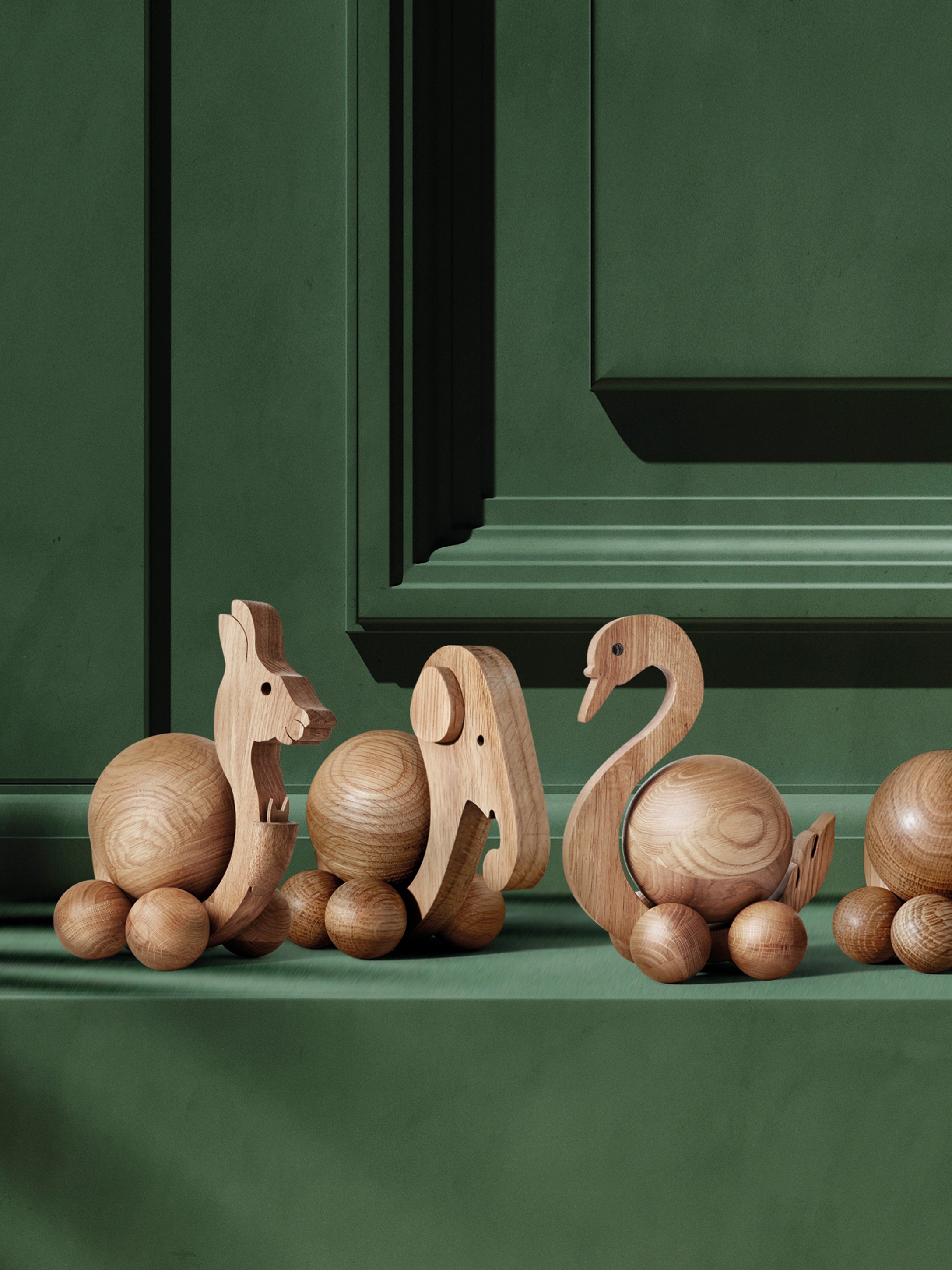 ChiCura Living, Art & Frames Spinning Swan - Small Living / Wooden Figures Oak