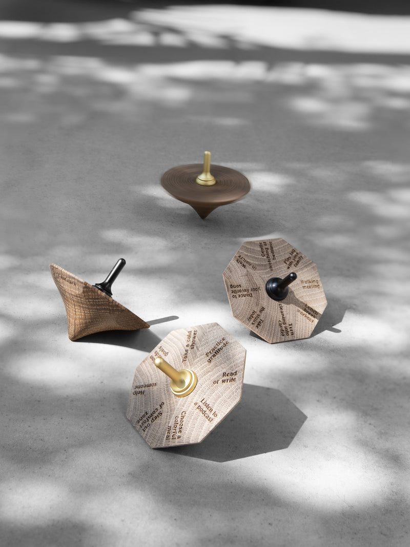 ChiCura Aps Spinning Top - The Soul Pleaser Living / The Mindful Heart Oak / Brass